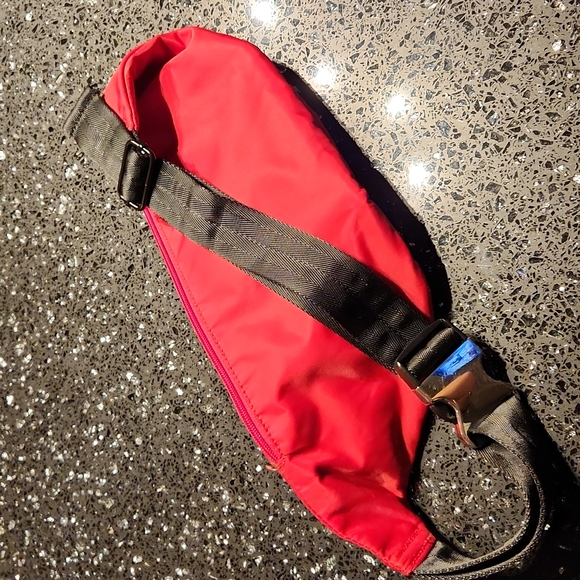 Belt bag fannypack TNA Aritzia - Picture 2 of 3